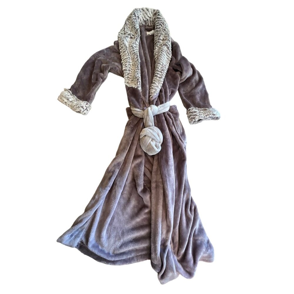 Carol Hochman Large Plush Robe with Contrasting Cuffs and‎ Collar Pockets